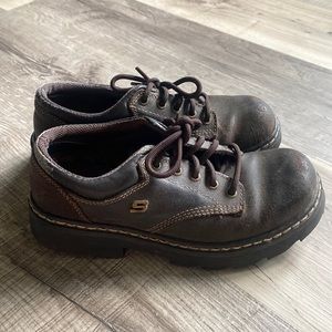 Women’s Skechers - Size 7